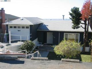 7877 Hillmont Dr, Oakland, CA 94605-3325