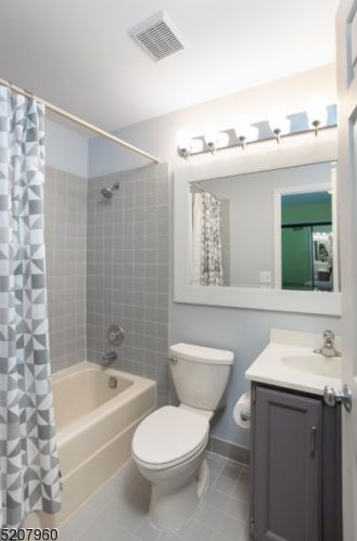 2 Stone Edge Rd, Bedminster NJ  07921-1657 exterior