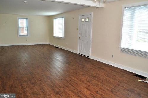 12 Strohm Rd, Lees Cross Roads, PA 17257-9652