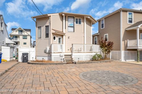 406 Eisenhower Ave, Pelican Island NJ  08751-1625 exterior