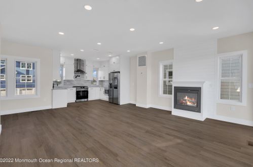 1217 Niihau Dr, Lacey NJ  08731-4702 exterior