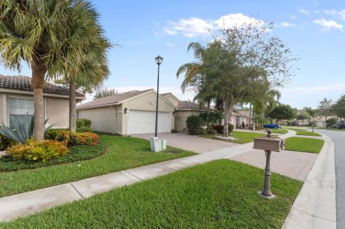 8075 Duomo Cir, Boynton Beach, FL 33472-7135