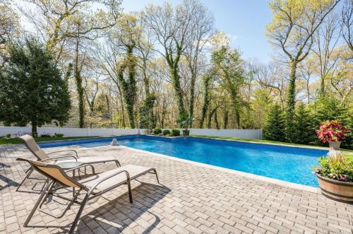 31 Craig Dr, Huntington Station NY 11746-4704 exterior