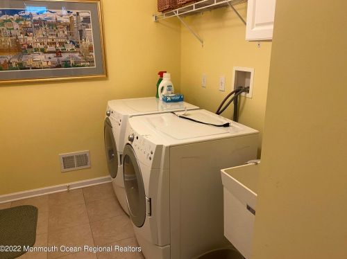 10 Quincy Ct, East Freehold NJ  07728-9251 exterior