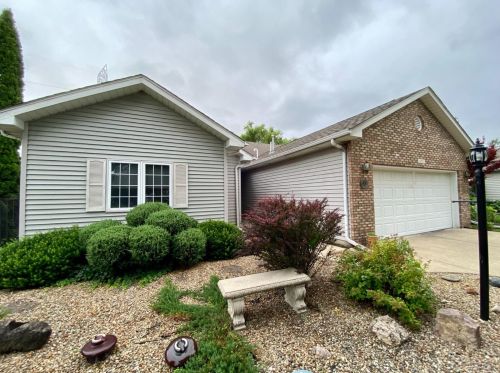 177 Azalea Dr, Hobart, IN 46342-6645