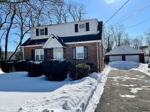 918 Nicolls Rd, Deer Park, NY 11729-3706