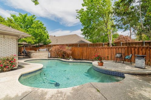 6802 Duffield Dr, Dallas TX  75248-1457 exterior