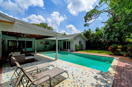 909 27th Ter, Boynton Beach FL  33435-7913 exterior