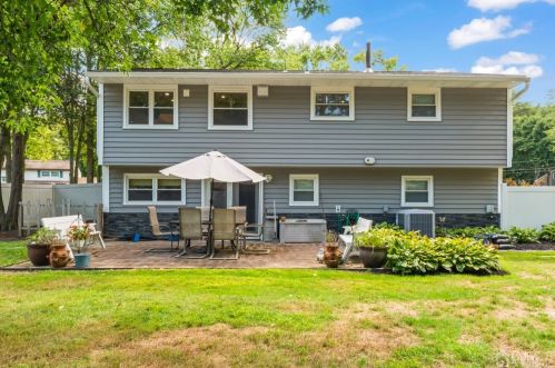 38 Rockhill Rd, Old Bridge NJ  08857-2418 exterior