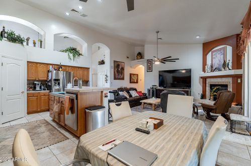 1064 Palomino Crk Dr, Gilbert AZ 85296-3727 exterior