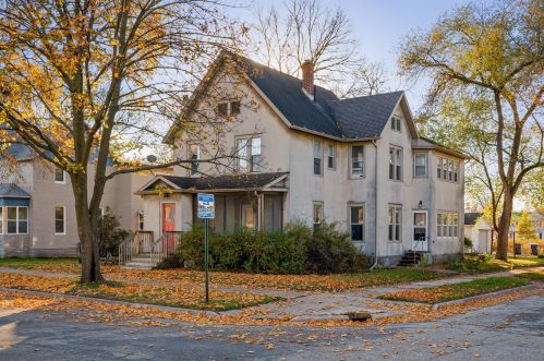 1831 Kane St, La Crosse, WI 54603-2172
