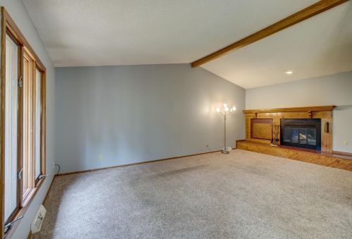 1018 Sommers St, Hudson, WI 54016-2321