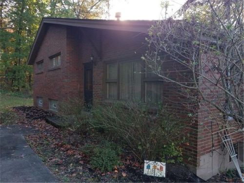 224 Bashforth Dr, Jeannette, PA 15644-4006