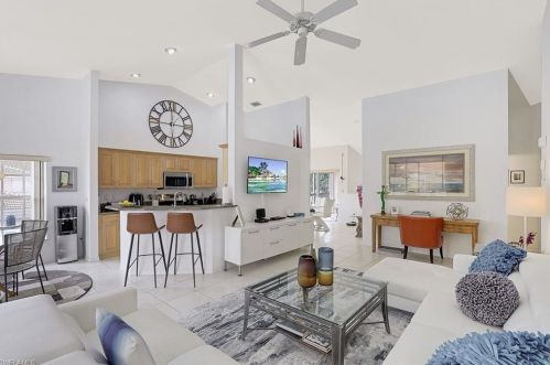 5640 Sherborn Dr, Naples, FL 34110-9036
