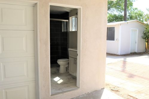 327 Erwin St, Rialto CA  92376-6018 exterior