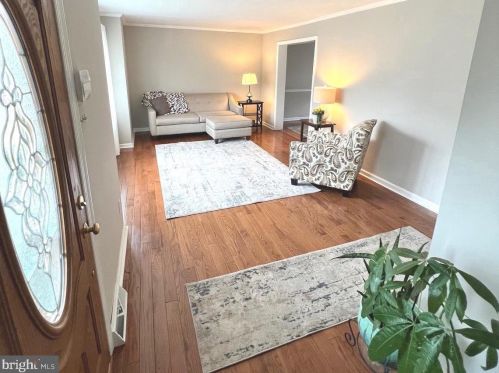 337 Hanby Cir, Boothwyn PA  19061-2319 exterior