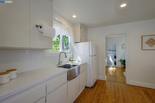 18448 Standish Ave, Hayward CA  94541-1323 exterior