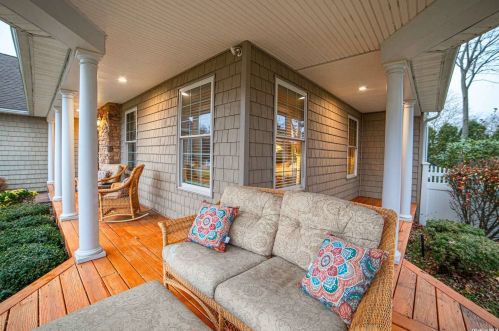 7 Alexander Diguardia Blvd, Holtsville, NY 11742-1134