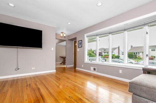 56 Haverford Rd, Hicksville NY  11801-3431 exterior