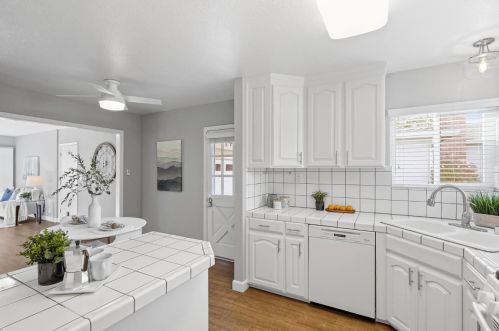 584 Bryan Ave, Sunnyvale CA  94086-6422 exterior