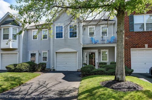 37 Picket Pl, East Freehold, NJ 07728-9534