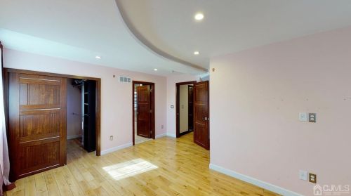 33 Berkshire Rd, Old Bridge NJ  08857-1601 exterior