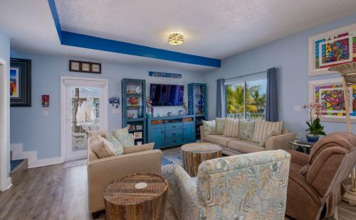 16 Corrine Pl, Key Largo FL 33037-4203 exterior