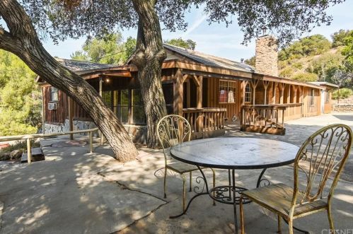 39637 Calle Essencial, Santa Clarita, CA 91390-1080