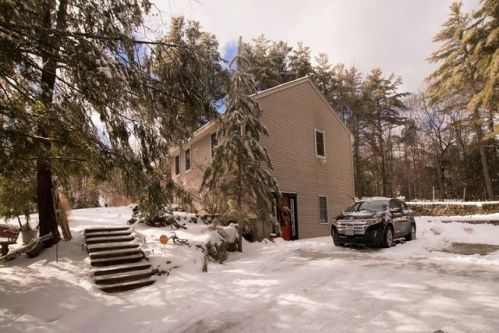 47 Chippewa St, Hubbardston, MA 01452-1549
