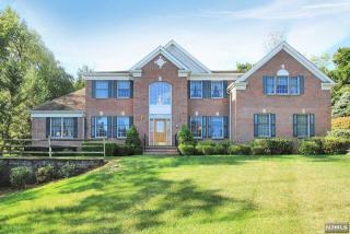 1 Arigot Ct, Hillsdale, NJ 07642-1043