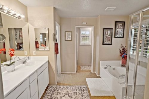 43652 Rialto Dr, Lancaster CA 93535-6156 exterior