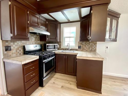 110 El Crystal Dr, Santa Rosa CA  95409-7909 exterior