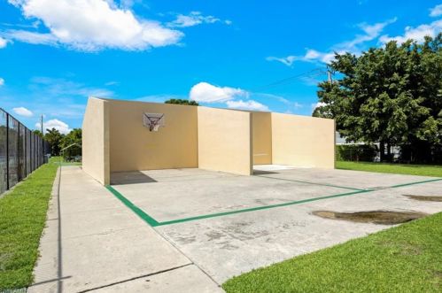 600 Neapolitan Way, Naples FL  34103-8568 exterior