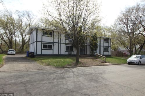 1594 English St, Saint Paul, MN 55106-1127