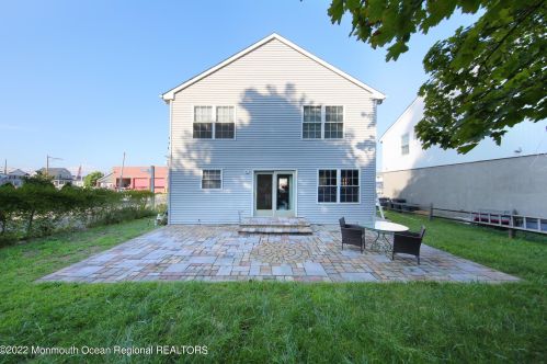 39 Shore Dr, Monmouth Hills NJ  07732-1027 exterior