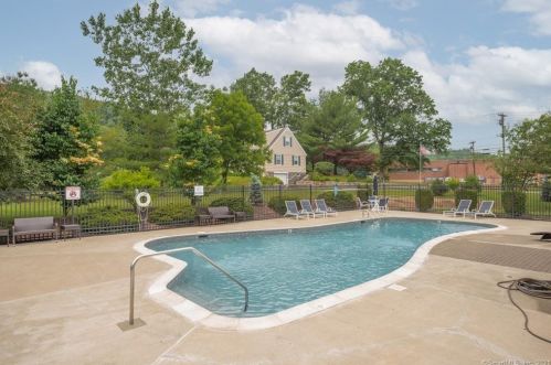 1013 Lexington Blvd, Bethel CT  06801-1347 exterior