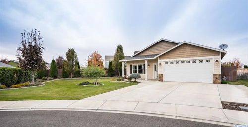 4706 Phoenix Ln, Pasco, WA 99301-6141