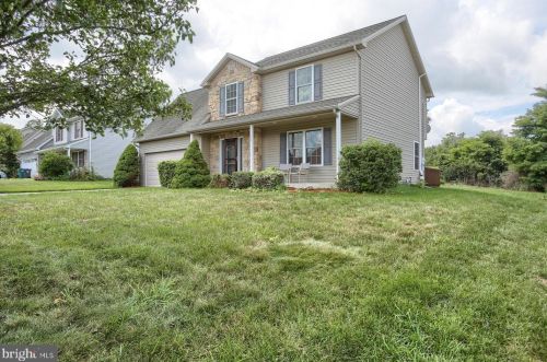 23 Westgate Dr, Mount Holly Springs, PA 17065-2009