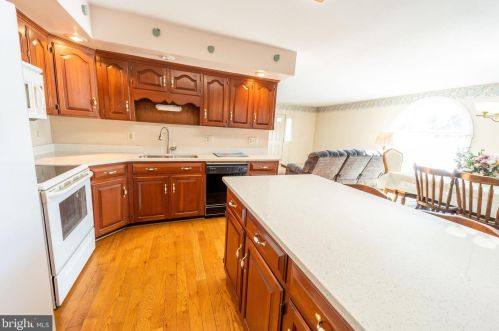 20 Gideon Ln, Falling Waters WV exterior