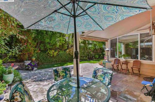 330 Langton Ct, San Ramon CA  94582-4692 exterior