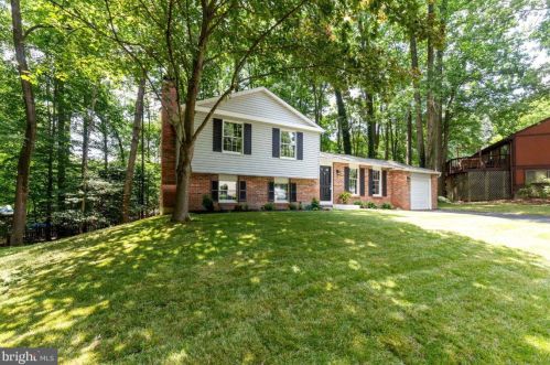 8467 Falling Leaf Rd, Springfield VA  22153-2503 exterior