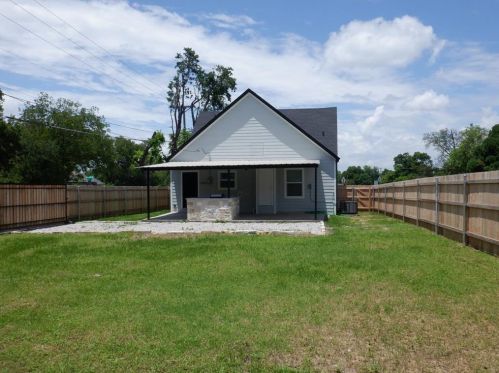 2900 Thannisch Ave, Fort Worth TX  76105-4721 exterior