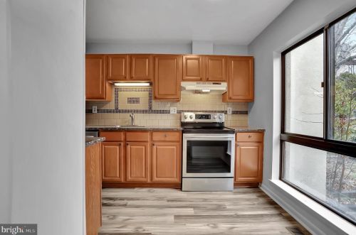 11930 Barrel Cooper Ct, Herndon, VA 20191-2302