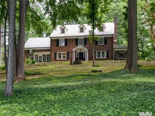 522 Manhasset Woods Rd, North Hills, NY 11030-1645