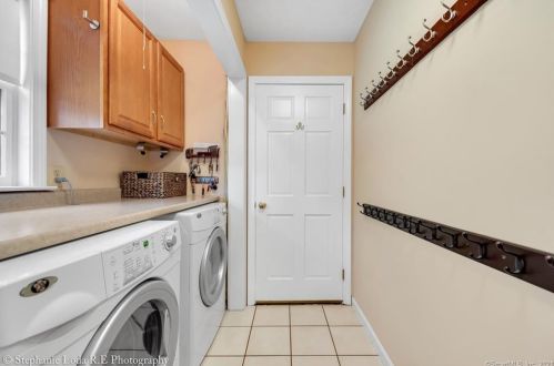 812 Pleasant St, Southington CT  06489-2015 exterior