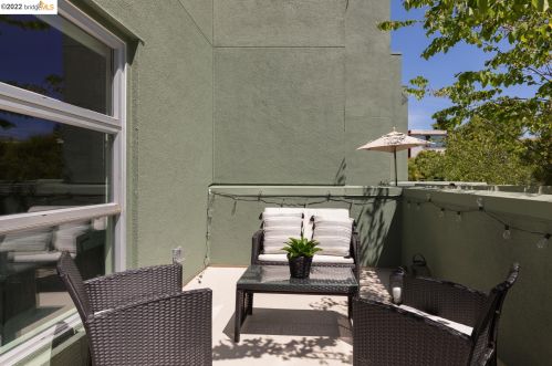 115 Glashaus Loop, Oakland CA 94608-1298 exterior