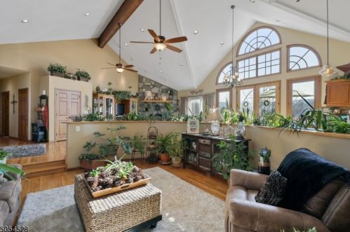 1 Mohawk Xing, Wantage NJ  07461-4539 exterior