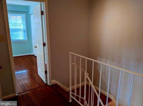 8069 Powderbrook Ln, Springfield VA  22153-2927 exterior