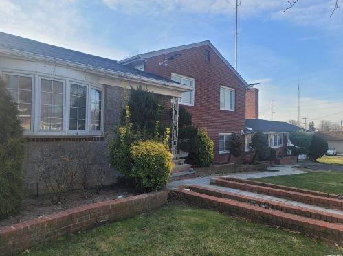 18 3rd St, New Hyde Park NY  11040-4410 exterior