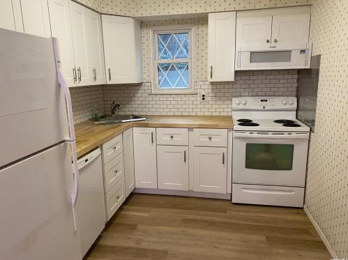 75 Cambridge Dr, Copiague, NY 11726-3233